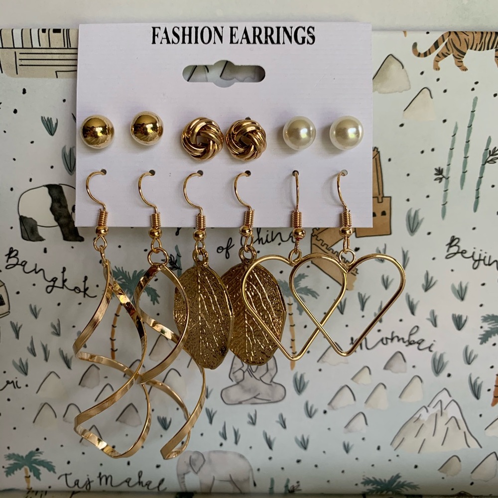3/$25 👑set of 6 earrings👑